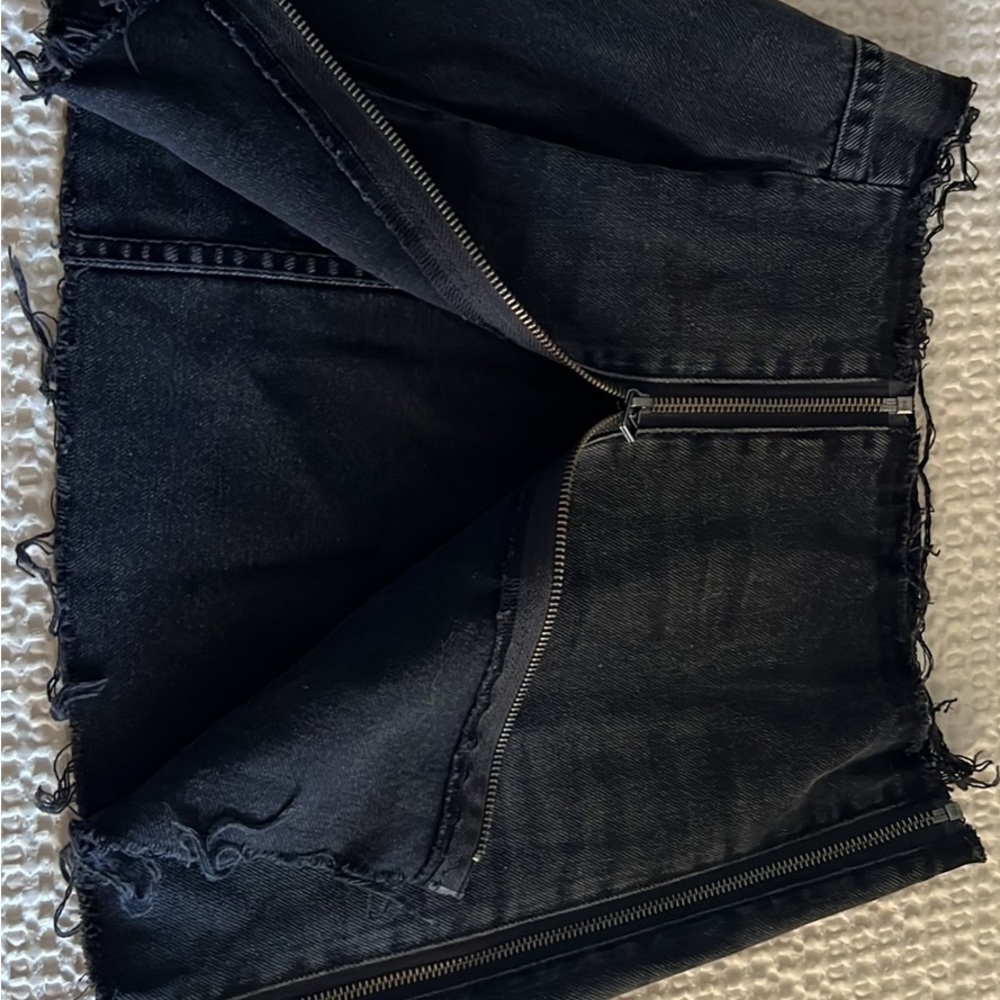 Brand new boyish jean skirt! Super cute with zipper